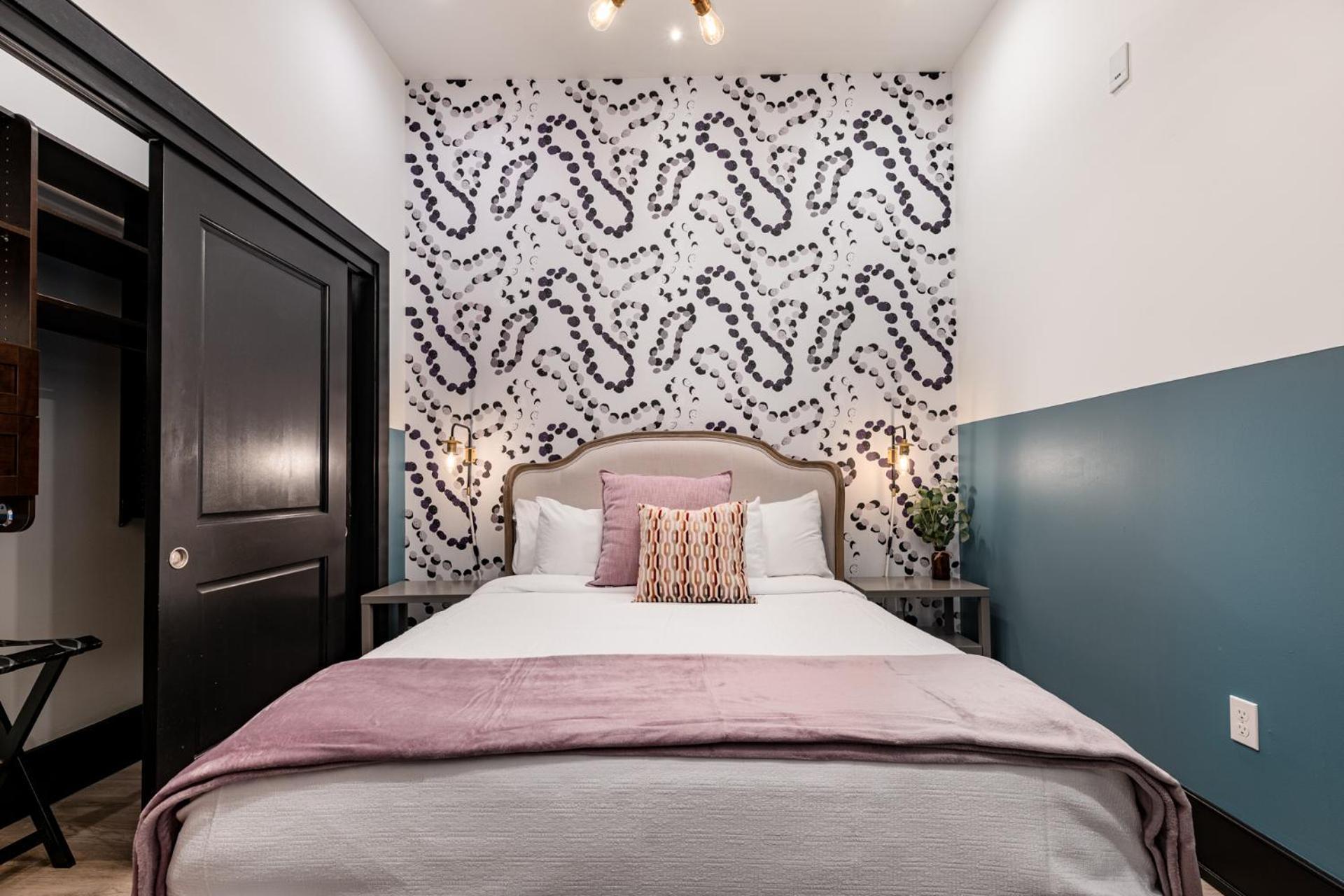 Downtown 4bd4ba With 2 Queen Sleeper Sofas Connecting Unit Perfect For Groups New Orleans